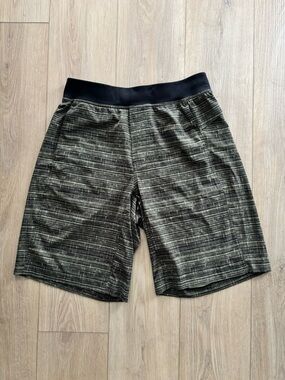 Lululemon Men's Black & Olive Performance Pull-On Shorts Medium